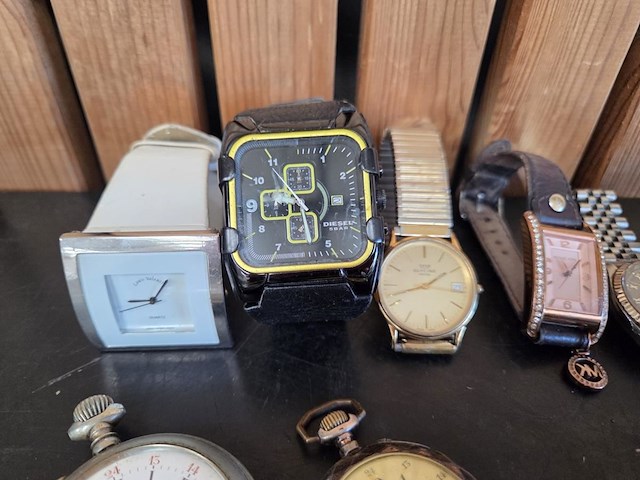 Diverse horloges en juwelen - afbeelding 3 van  23