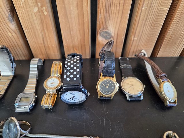 Diverse horloges en juwelen - afbeelding 5 van  23