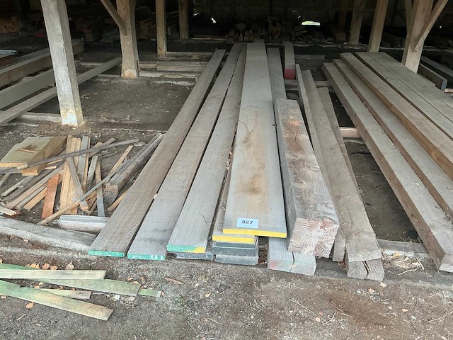 Diverse houten balken en planken (18x) - afbeelding 1 van  3