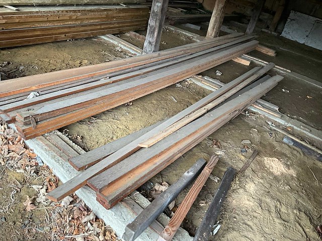 Diverse houten balken en planken (75x) waaronder ceder - afbeelding 3 van  7