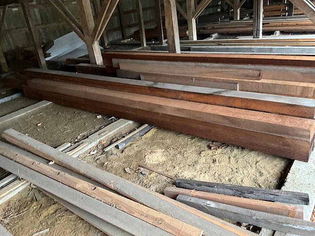 Diverse houten balken en planken (75x) waaronder ceder - afbeelding 4 van  7