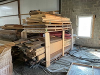 Diverse houten balken, planken en deuren - afbeelding 1 van  3