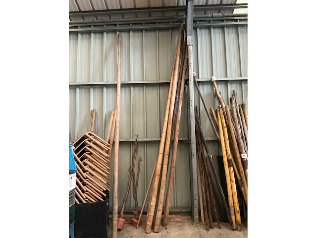 Diverse houten balken, planken en platen (ca. 60x) - afbeelding 2 van  5