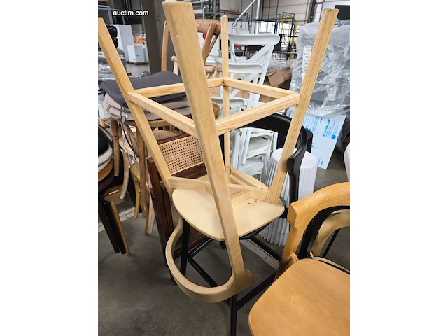 Diverse houten bijzetstoelen flexfurn (22x) - afbeelding 7 van  9