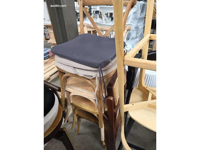 Diverse houten bijzetstoelen flexfurn (22x) - afbeelding 8 van  9