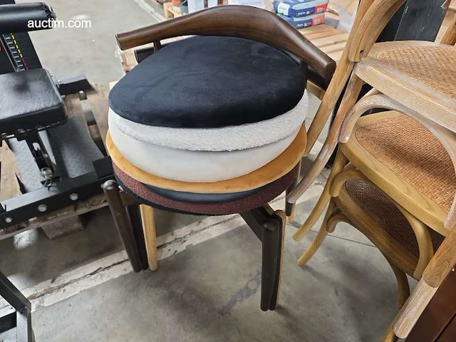 Diverse houten bijzetstoelen flexfurn (22x) - afbeelding 9 van  9