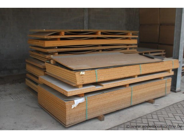 Diverse houten bouwpanelen - afbeelding 1 van  3