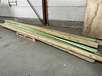 Diverse houten constructielatten en planken (62x) - afbeelding 1 van  4