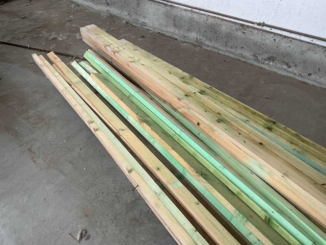 Diverse houten constructielatten en planken (62x) - afbeelding 3 van  4