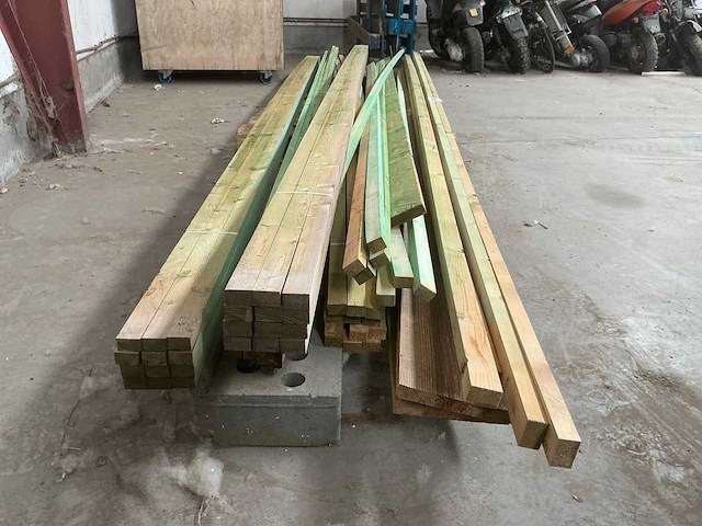 Diverse houten constructielatten en planken (62x) - afbeelding 4 van  4