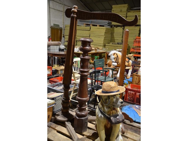 Diverse houten decoratieve ornamenten - afbeelding 1 van  3