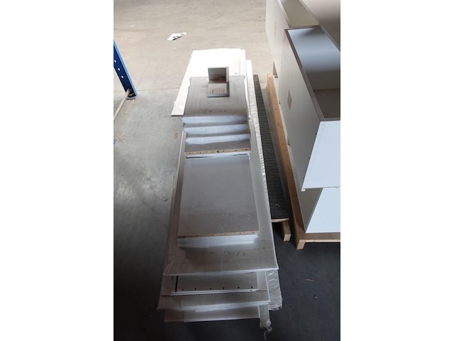 Diverse houten kasten - afbeelding 2 van  7