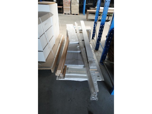 Diverse houten kasten - afbeelding 4 van  7