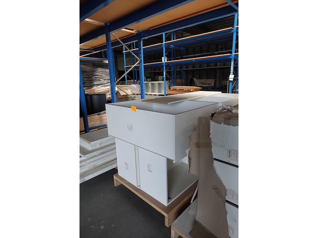 Diverse houten kasten - afbeelding 6 van  7