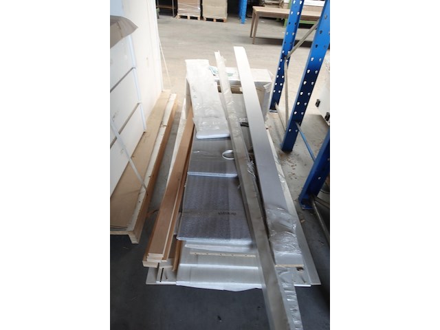 Diverse houten kasten - afbeelding 7 van  7