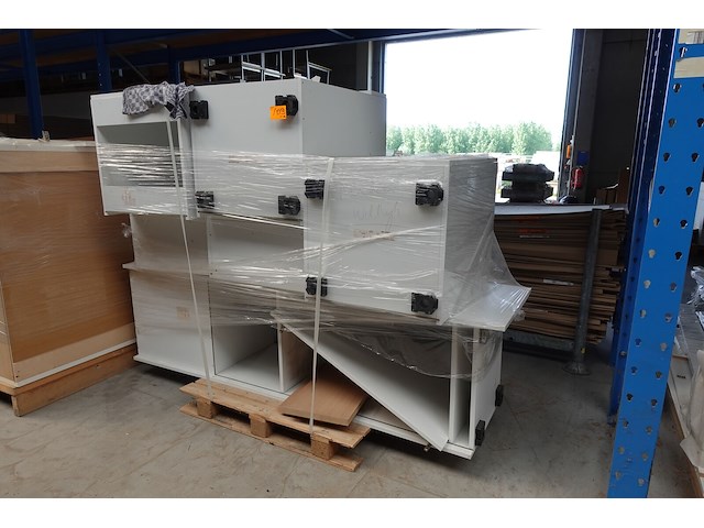 Diverse houten kasten - afbeelding 2 van  4