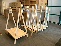 Diverse houten kledingrekken (5x) - afbeelding 1 van  3