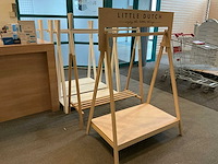 Diverse houten kledingrekken (5x) - afbeelding 2 van  3