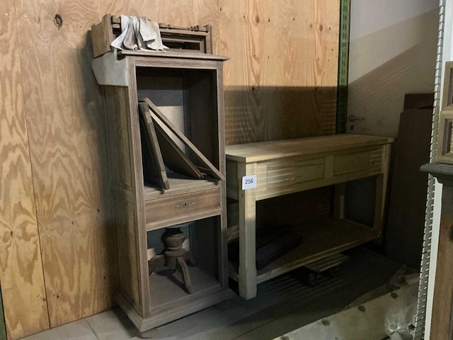 Diverse houten meubels (2x) - afbeelding 1 van  3