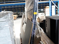 Diverse houten meubels - afbeelding 1 van  5