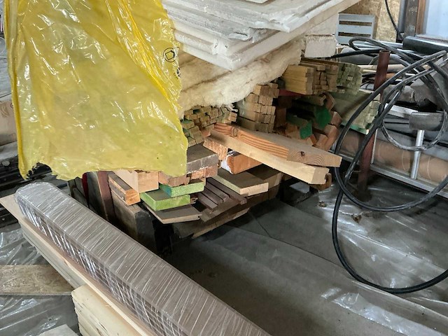 Diverse houten planken en balken - afbeelding 1 van  3