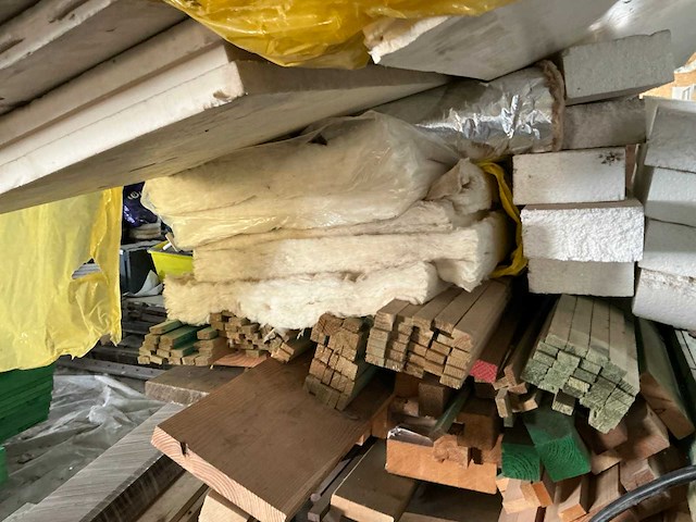 Diverse houten planken en balken - afbeelding 3 van  3