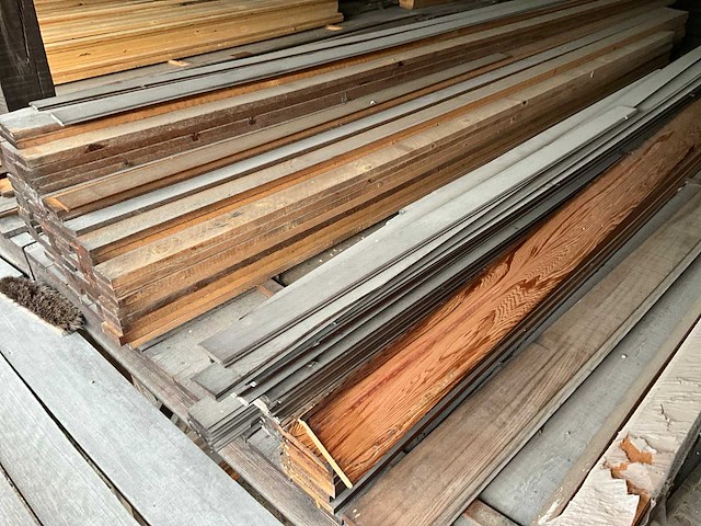 Diverse houten planken en latten (125x) - afbeelding 1 van  7