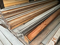 Diverse houten planken en latten (125x) - afbeelding 1 van  7