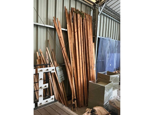 Diverse houten planken en latten (ca. 35x) - afbeelding 2 van  4
