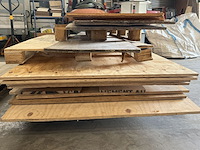 Diverse houten platen - afbeelding 2 van  3