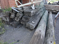 Diverse houten tuinpalen + treinbilzen - afbeelding 2 van  4