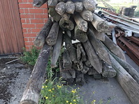 Diverse houten tuinpalen + treinbilzen - afbeelding 4 van  4