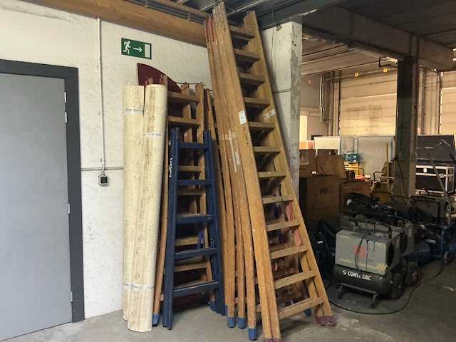 Diverse houten vouwladders (8x) - afbeelding 1 van  4