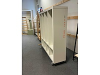 Diverse houten winkelrekken/displays (6x) waaronder voorzien van verlichting, waaronder afmeting circa 100 x 60 x 230cm, 97 x 40 x 194cm, 150 x 39 x 160cm - afbeelding 3 van  6