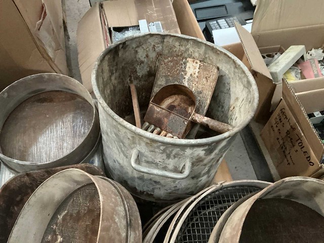 Diverse houten zeven - afbeelding 5 van  5