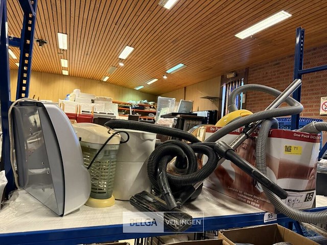 Diverse huishoudmaterialen - afbeelding 1 van  5