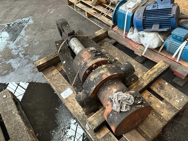 Diverse hydraulische cilinders - afbeelding 5 van  6
