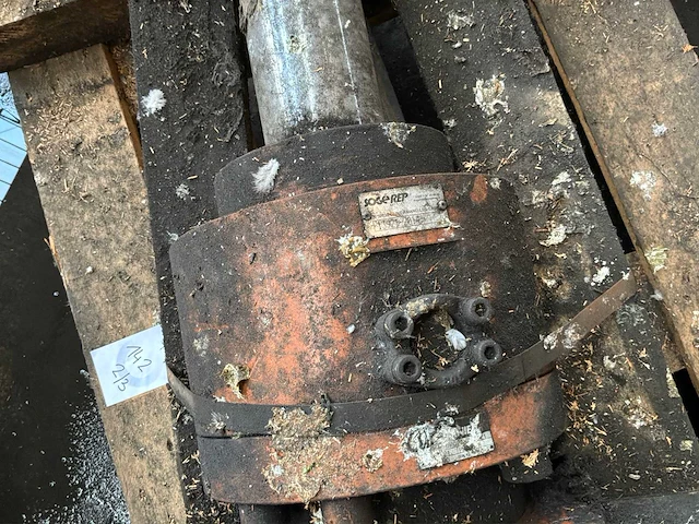 Diverse hydraulische cilinders - afbeelding 6 van  6