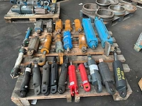 Diverse hydraulische cilinders - afbeelding 1 van  7