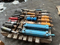 Diverse hydraulische cilinders - afbeelding 2 van  7