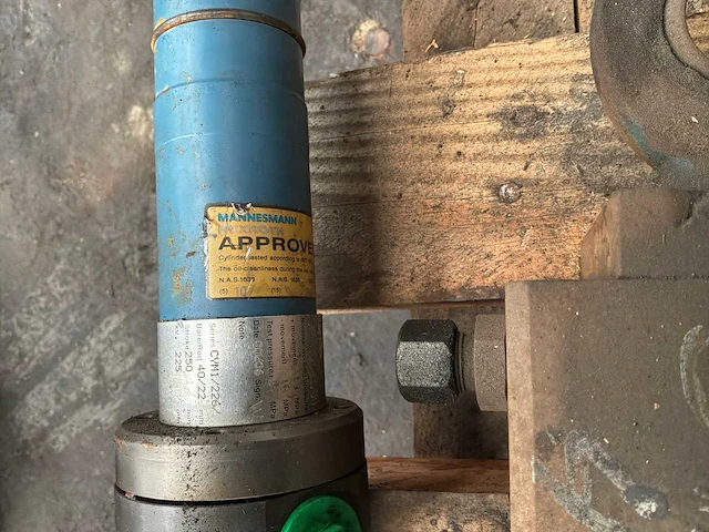 Diverse hydraulische cilinders - afbeelding 5 van  7