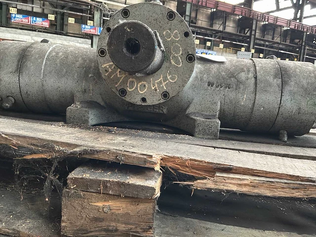 Diverse hydraulische cilinders - afbeelding 2 van  2