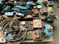Diverse hydraulische kleppen en toebehoren - afbeelding 4 van  25
