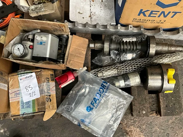 Diverse hydraulische kleppen en toebehoren - afbeelding 8 van  25