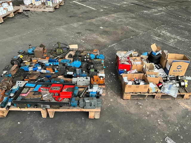 Diverse hydraulische kleppen en toebehoren - afbeelding 1 van  25