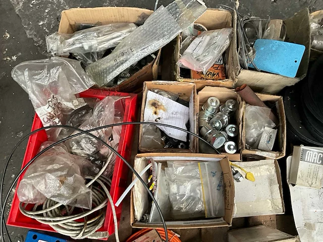 Diverse hydraulische kleppen en toebehoren - afbeelding 13 van  25