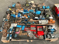 Diverse hydraulische kleppen en toebehoren - afbeelding 12 van  25