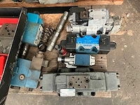 Diverse hydraulische kleppen en toebehoren - afbeelding 19 van  25
