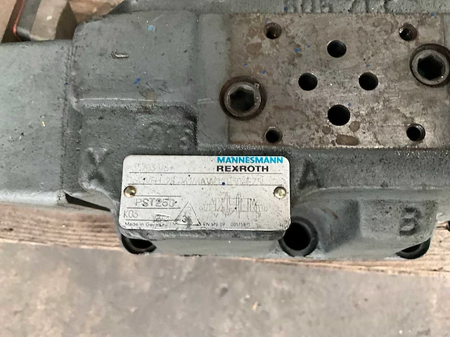 Diverse hydraulische kleppen en toebehoren - afbeelding 20 van  25