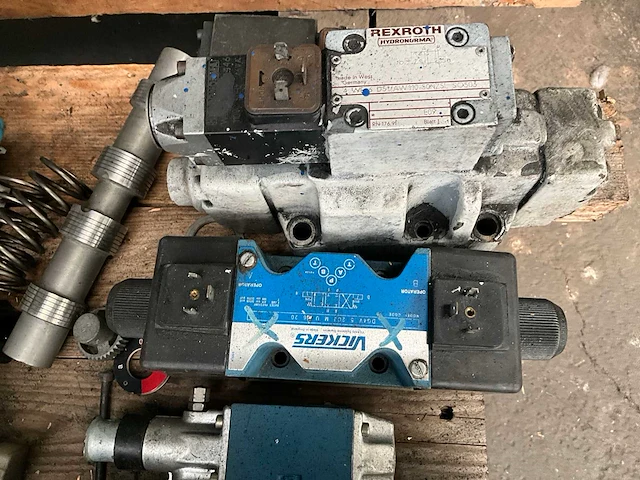Diverse hydraulische kleppen en toebehoren - afbeelding 21 van  25